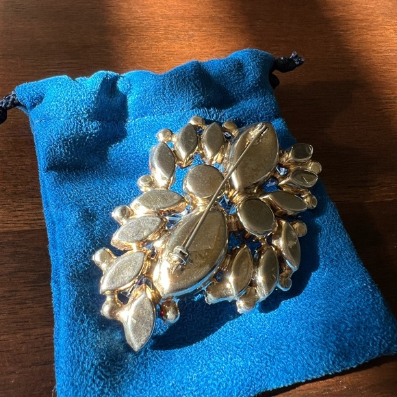 Vibrant Red and Silver Costume Brooch - Picture 3 of 4